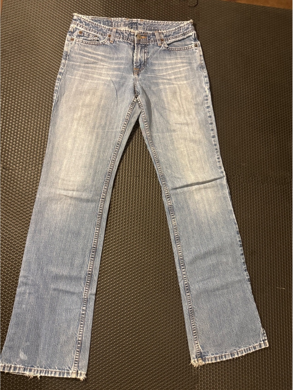 Lucky Brand Light Wash Denim Jeans Size 6 / 28 with Raw Hem